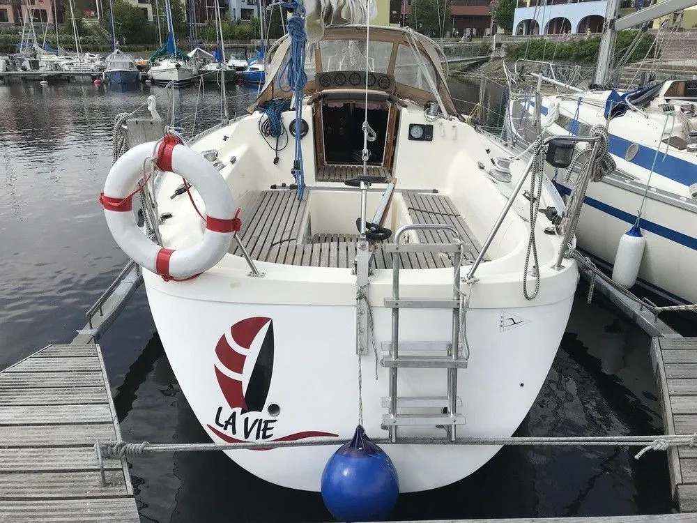 9.7m Lipno nad Vltavou 2 Cabin Sailing Yacht Hire