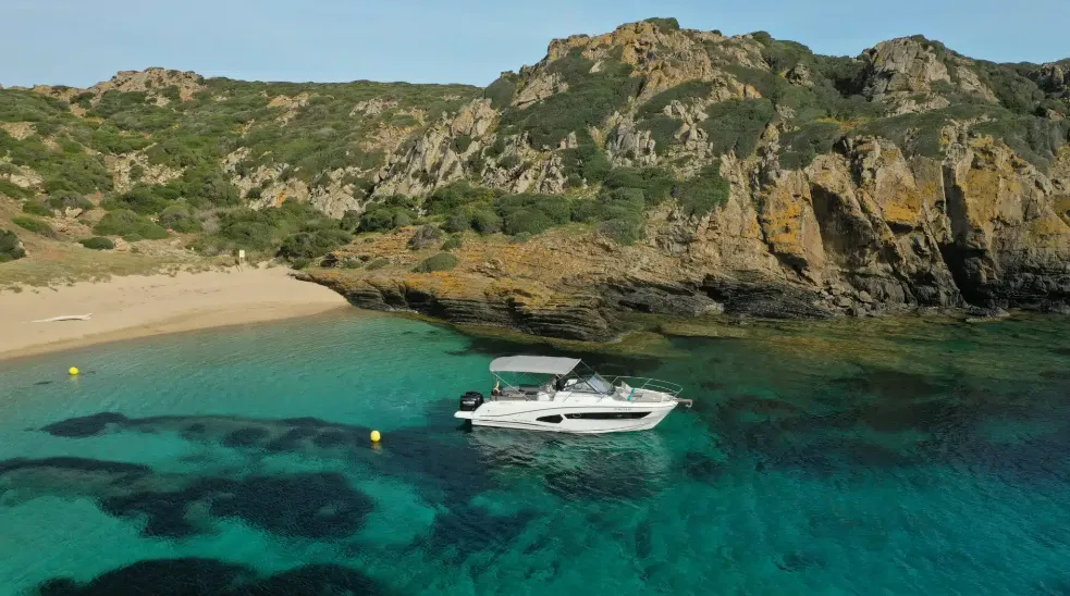 Charter a 10.5m Motor Yacht in Mahón
