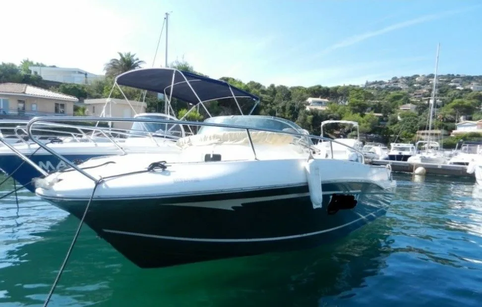 Rent a 6.3m Jeanneau Cap Camarat 625 Motor Boat in Hyeres