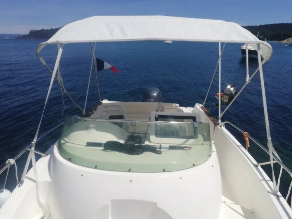 Rent a 6.3m Jeanneau Cap Camarat 625 Motor Boat in Hyeres