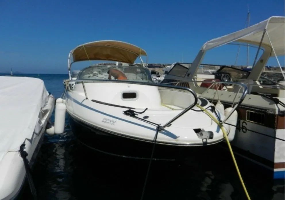 Rent a 6.3m Jeanneau Cap Camarat 625 Motor Boat in Hyeres