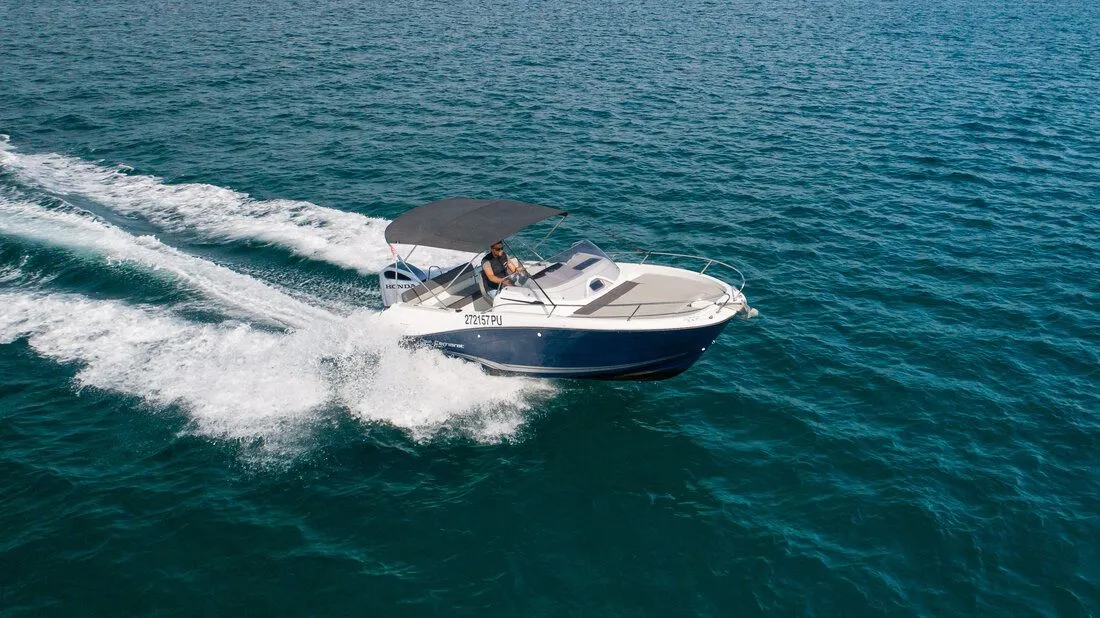 Charter a 6.35m Jeanneau Cap Camarat 6.5 WA in Pula