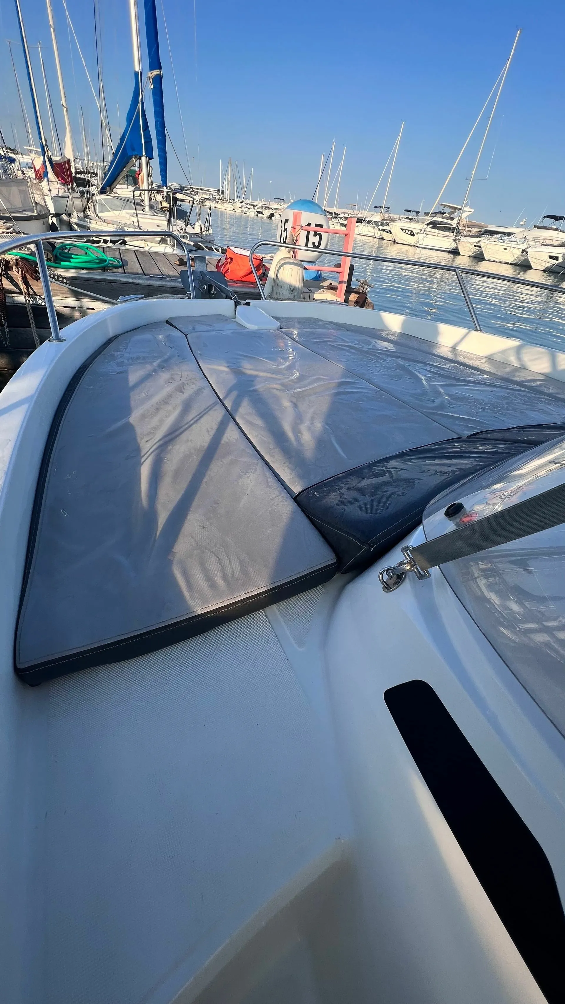 6.5m Saint-Laurent-du-Var Jeanneau Cap Camarat 6.5 WA Motor Boat Hire