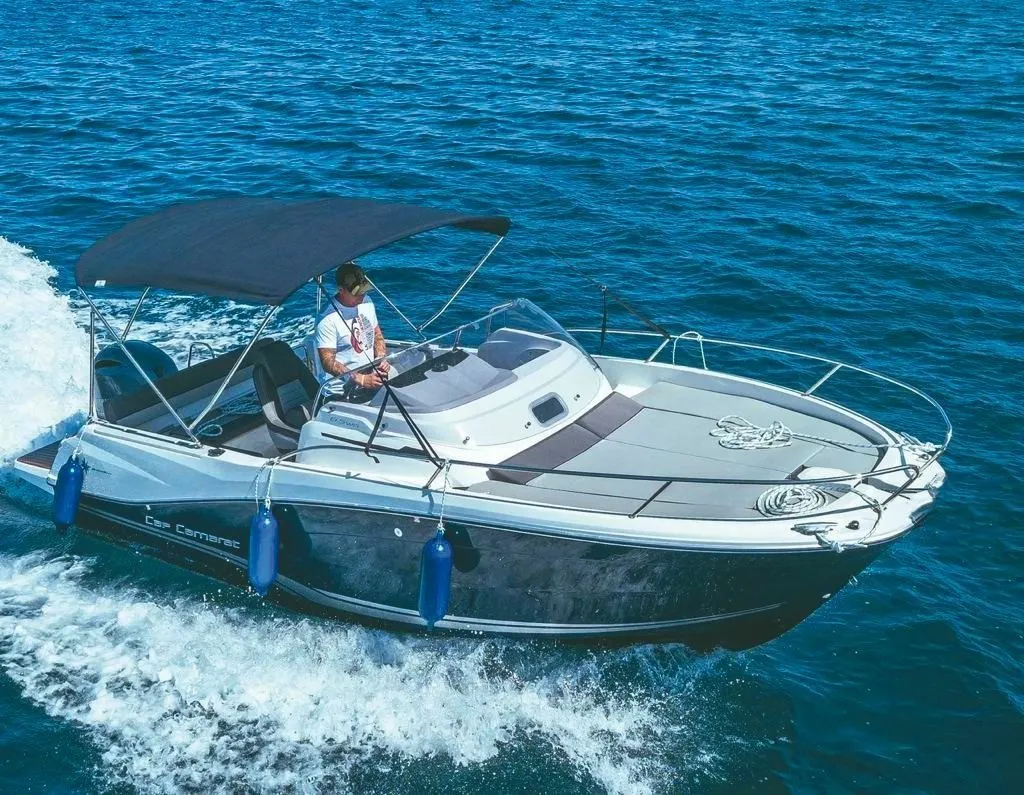 6.5m Saint-Laurent-du-Var Jeanneau Cap Camarat 6.5 WA Motor Boat Hire
