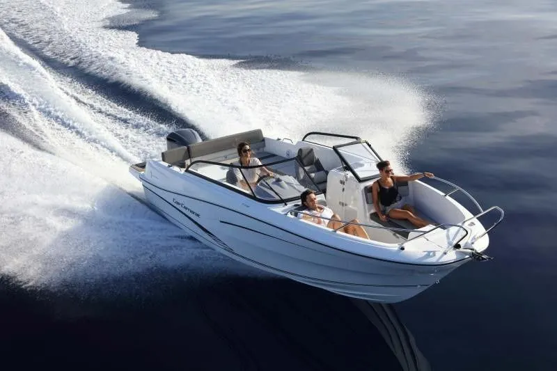 7.84m Hyeres Motor Boat Jeanneau Cap Camarat 7.5 BR Hire