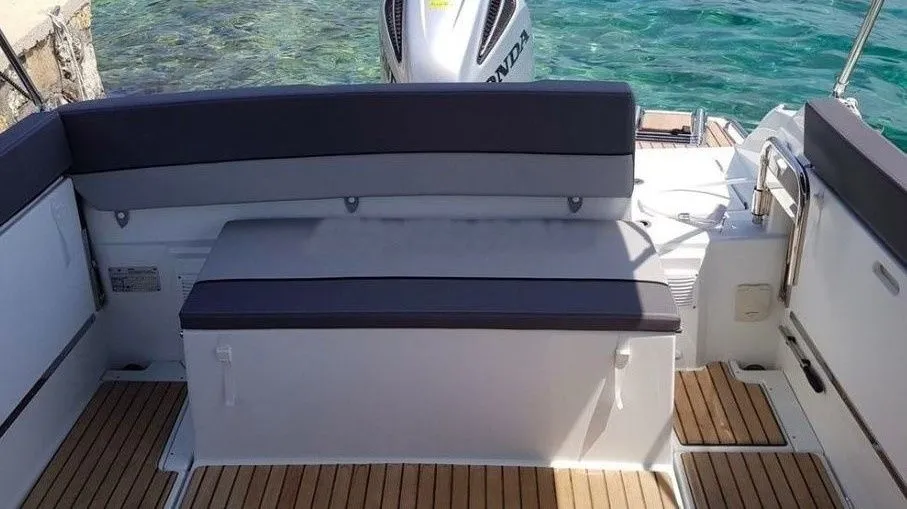 Rent a 7.6m Motor Boat in Vodice