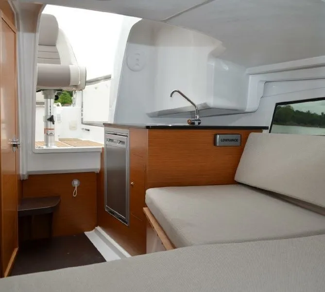 Charter a 7.19m Motor Boat in Rab