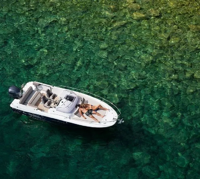 Charter a 7.19m Motor Boat in Rab