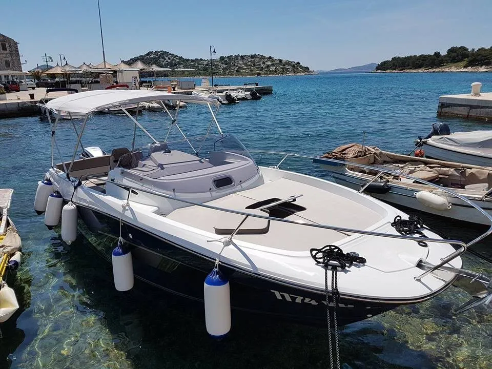 Rent a 7.42m Motor Boat in Tribunj