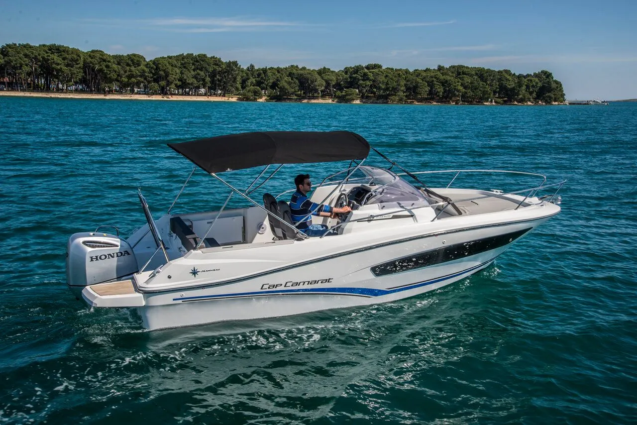 Charter a 7.42m Motor Boat Jeanneau Cap Camarat 7.5 in Pula