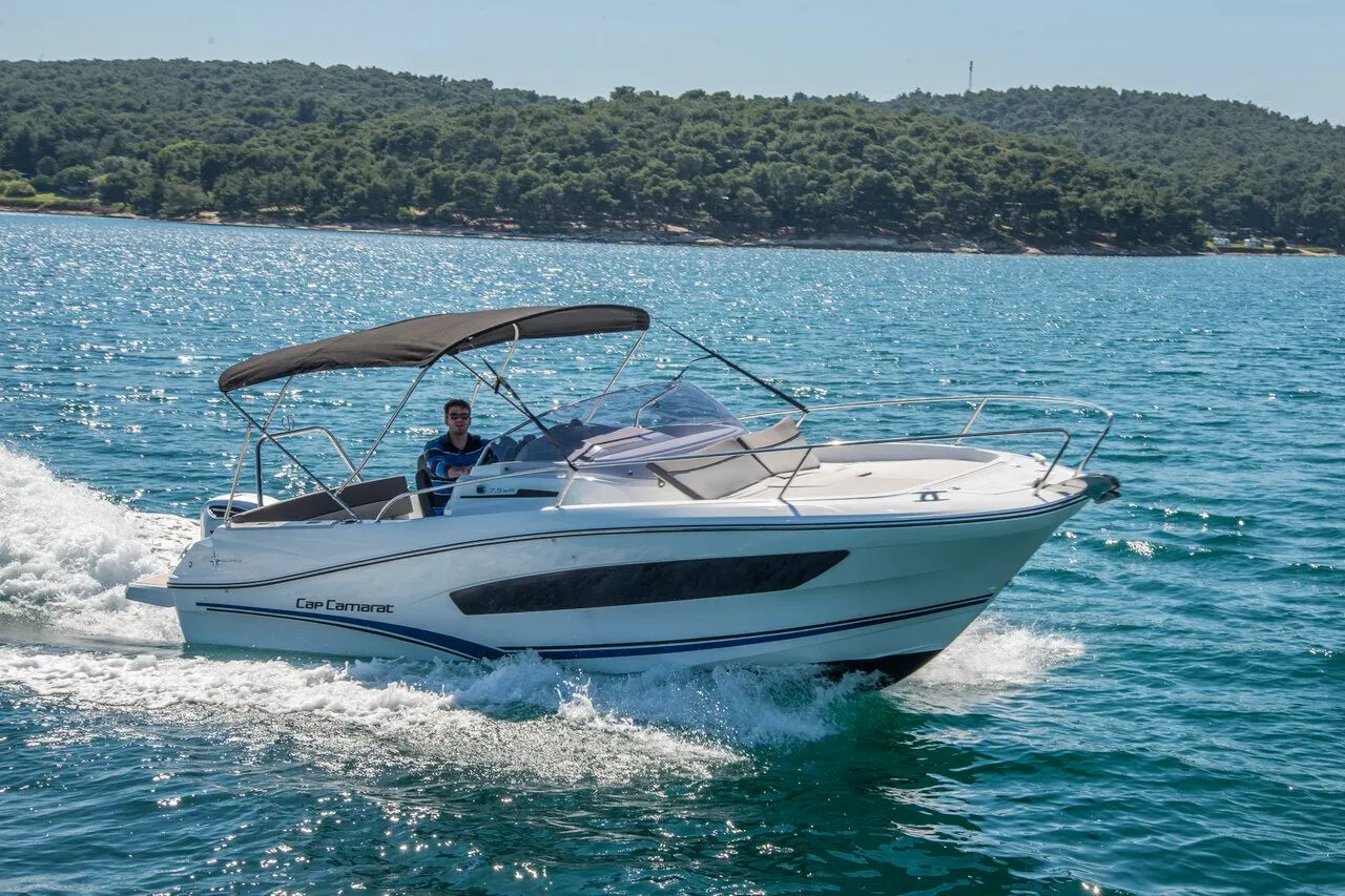 Charter a 7.42m Motor Boat Jeanneau Cap Camarat 7.5 in Pula