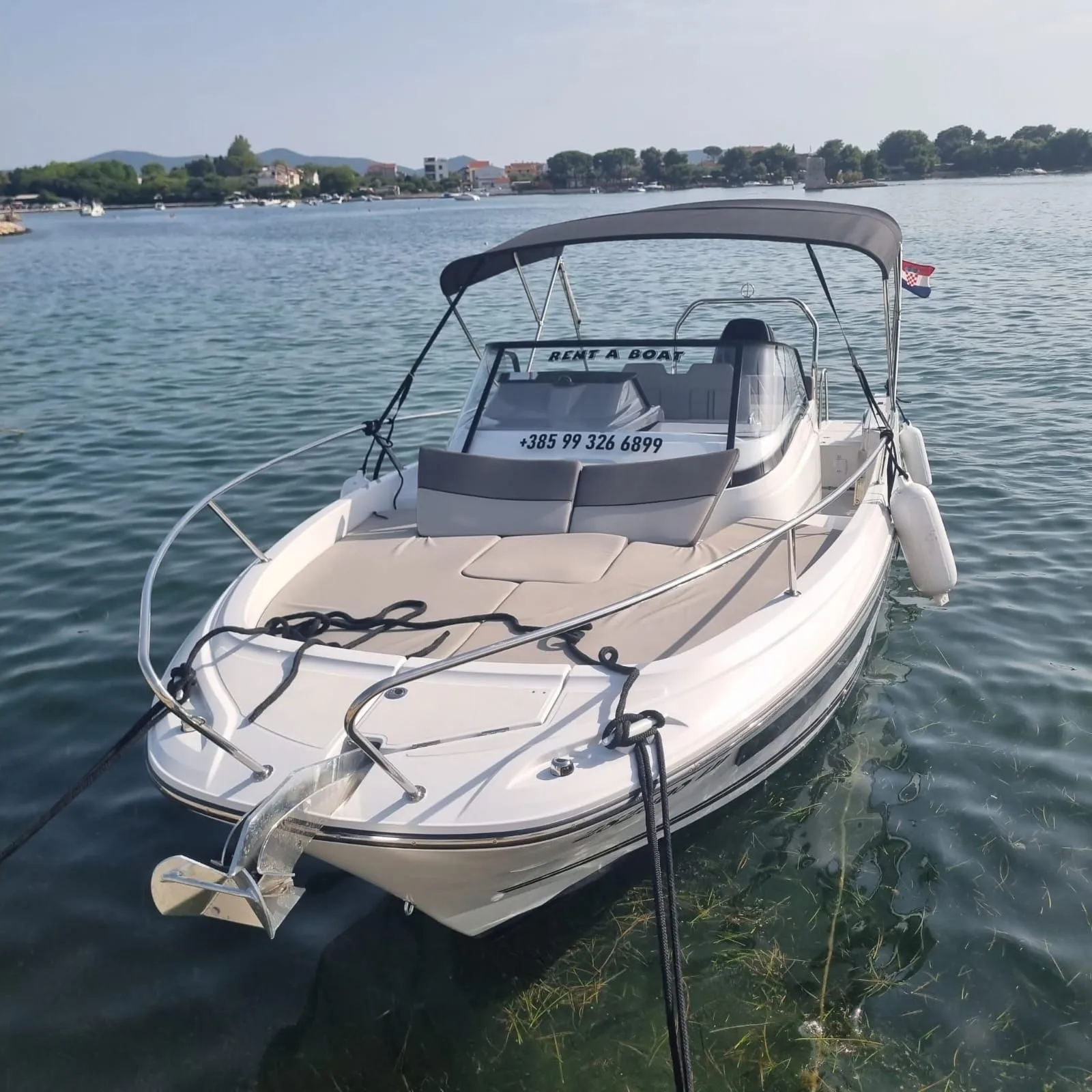 Charter a 7.5m Boat in Sukosan