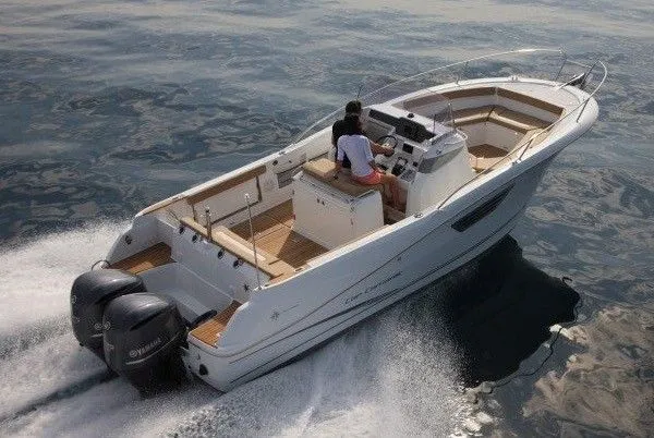 9m Portoferraio Motor Boat Jeanneau Cap Camarat 8.5 Hire
