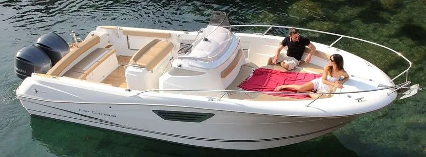 9m Portoferraio Motor Boat Jeanneau Cap Camarat 8.5 Hire