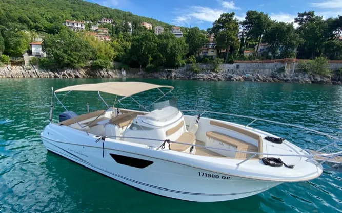 Rent a 8.37m Jeanneau Cap Camarat 8.5 Motor Boat in Opatija
