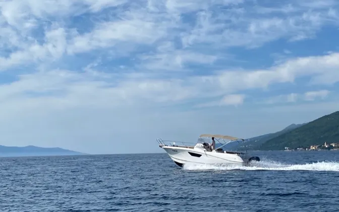CAP CAMARAT 8,5 CC Charter Boat