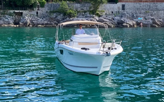 Rent a 8.37m Jeanneau Cap Camarat 8.5 Motor Boat in Opatija