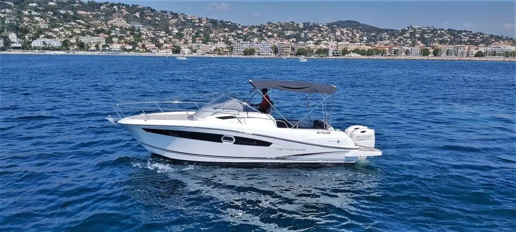 Charter a 8.2m Motor Boat in Golfe-Juan