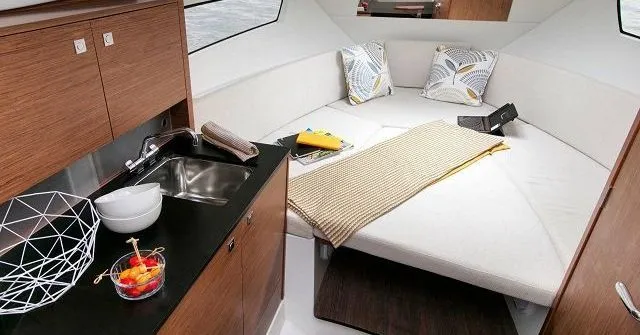 Amzer Zo Charter Boat