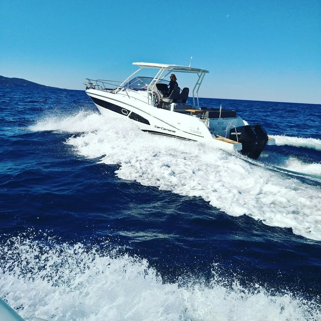 Charter a 9m Motor Boat in Bormes-les-Mimosas