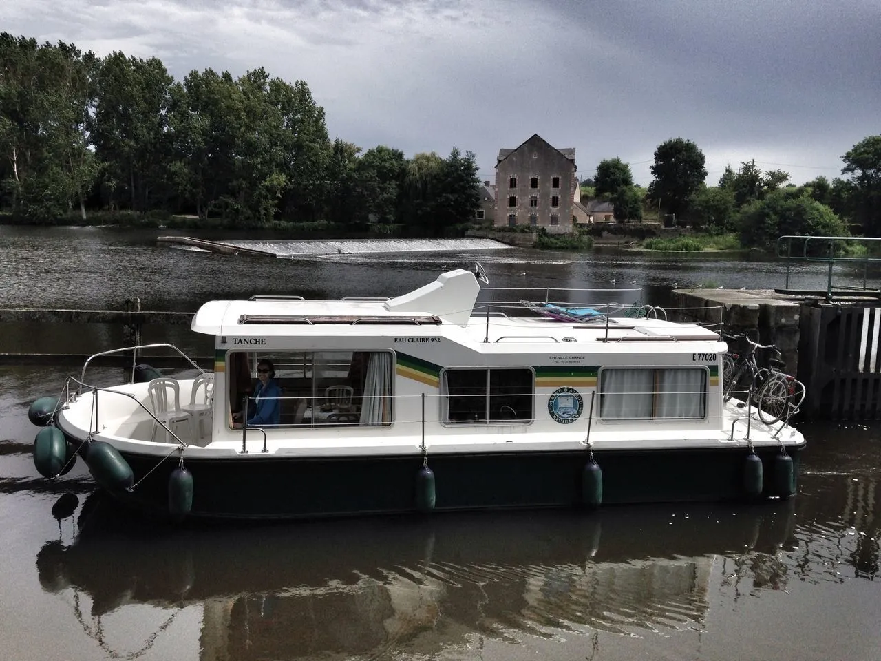 Rent a 9.3m House Boat in Agde