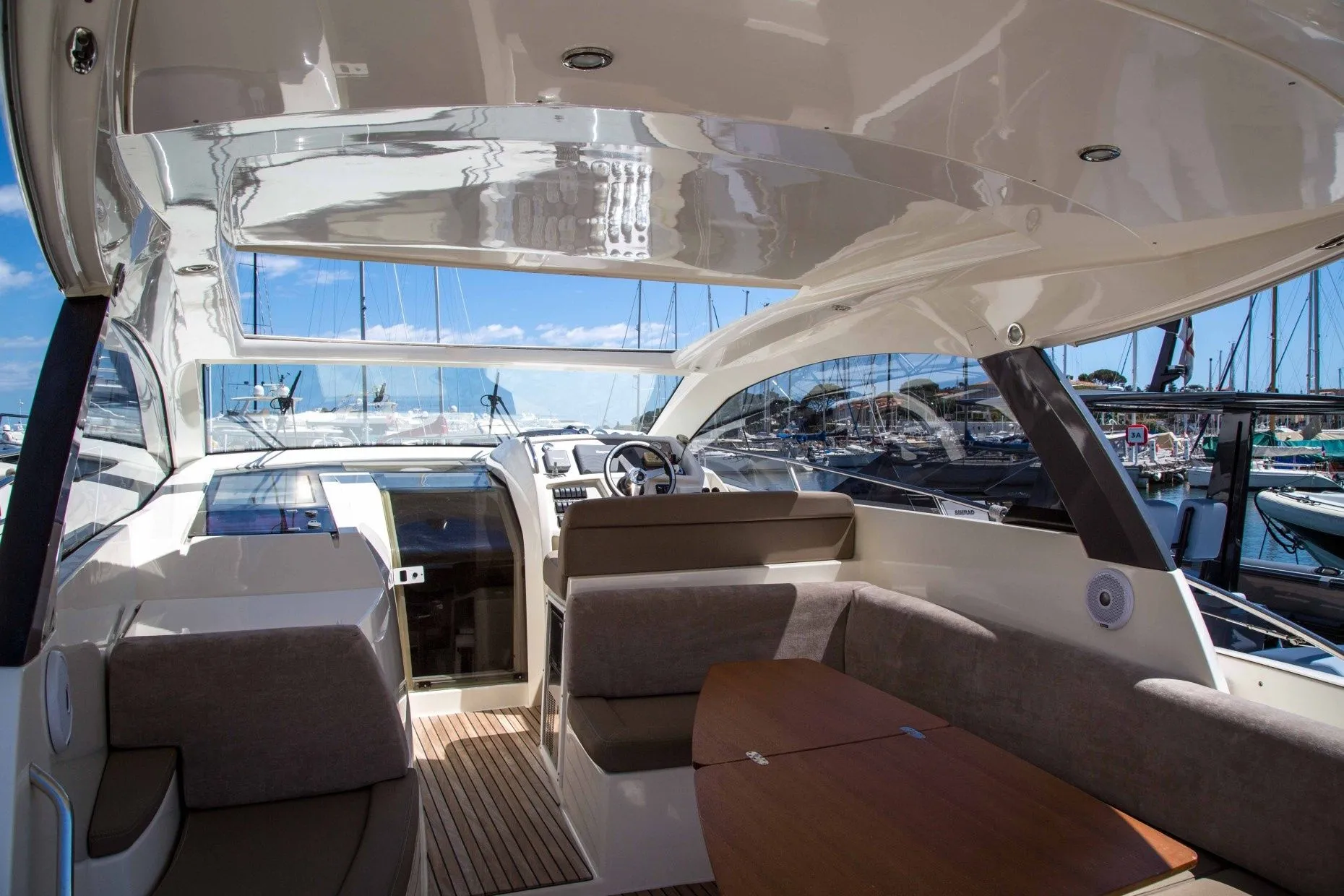 Rent a 10.85m Motor Yacht Jeanneau Leader 10 in Saint-Jean-Cap-Ferrat