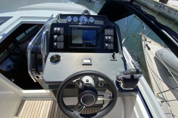 9.23m Golfe-Juan Jeanneau Leader 30 Hire