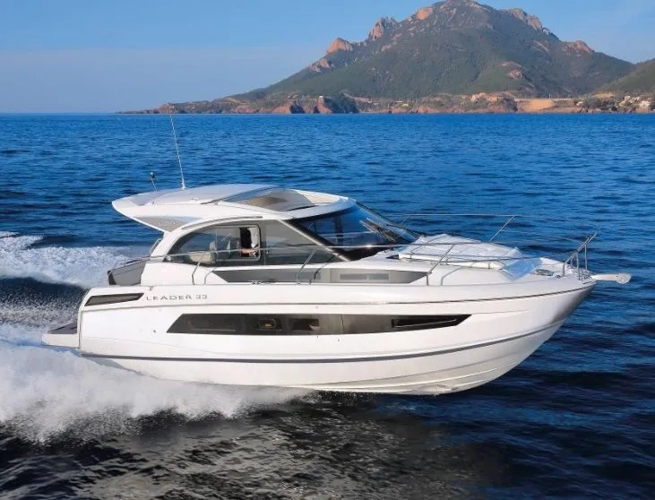 Charter a 10.56m Jeanneau Leader 33 in La Savina