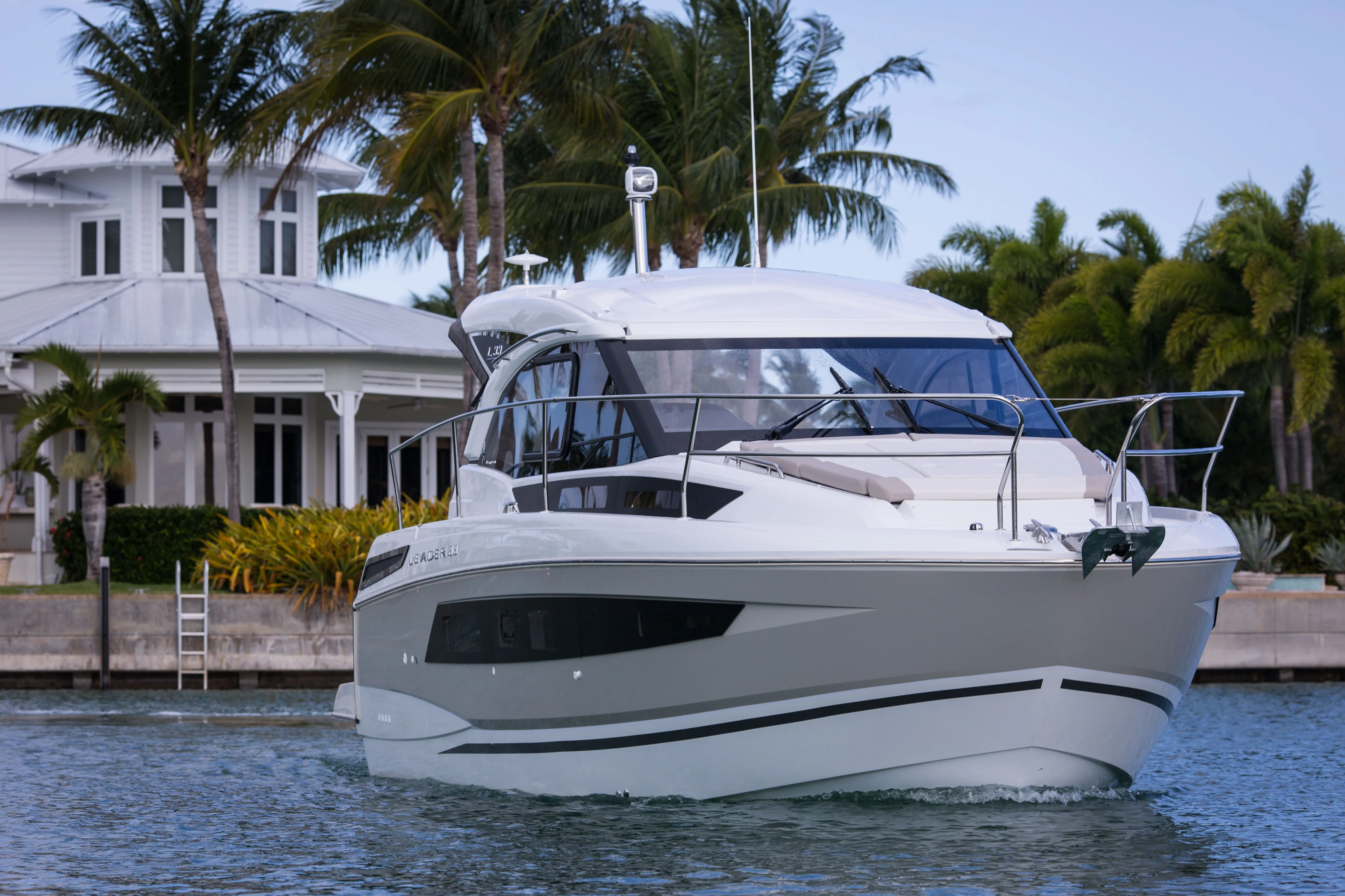 10.56m Antibes Motor Yacht Hire