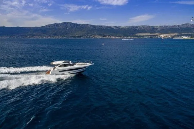 Charter a 9.86m Boat in Kastela