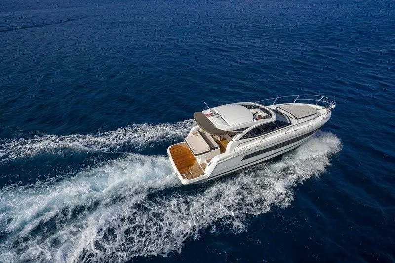 Charter a 9.86m Boat in Kastela