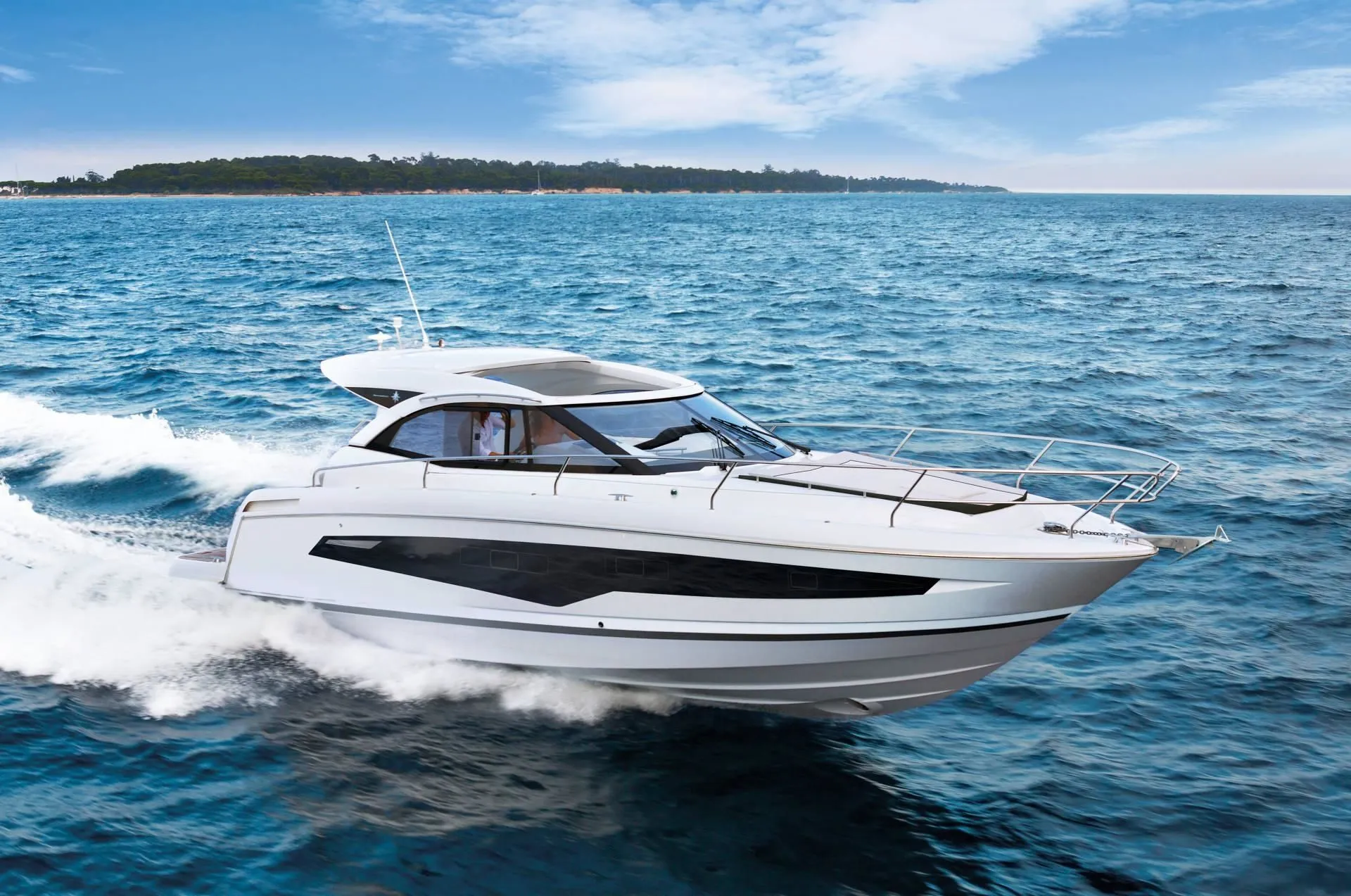 Charter a 11.5m Jeanneau Leader 36 in Naples