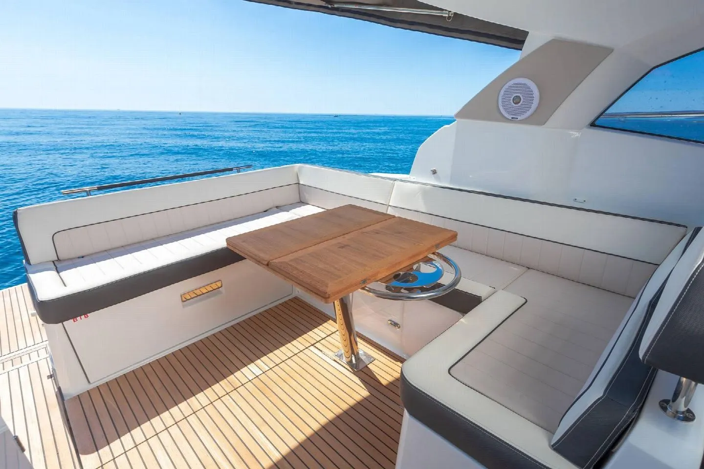 Rent a 11.62m Boat in Grimaud