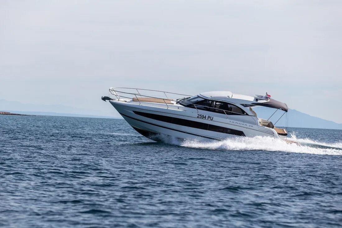 Leader Charter Boat