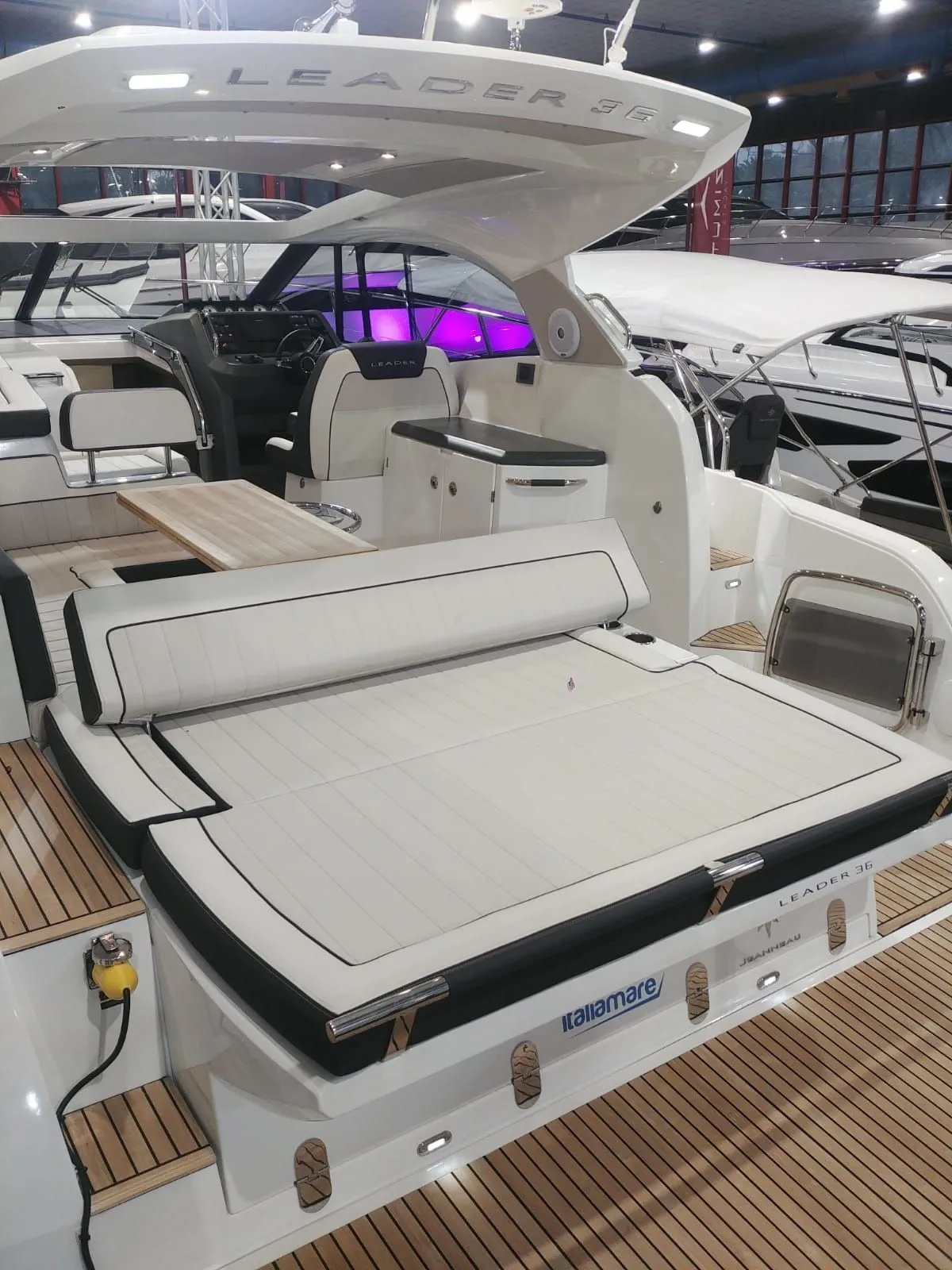 11.47m Bacoli Motor Yacht Hire