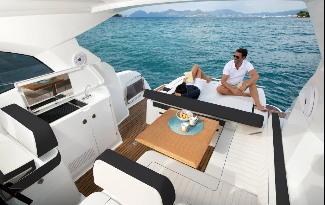 11.62m Beaulieu-sur-Mer Jeanneau Leader 36 Hire