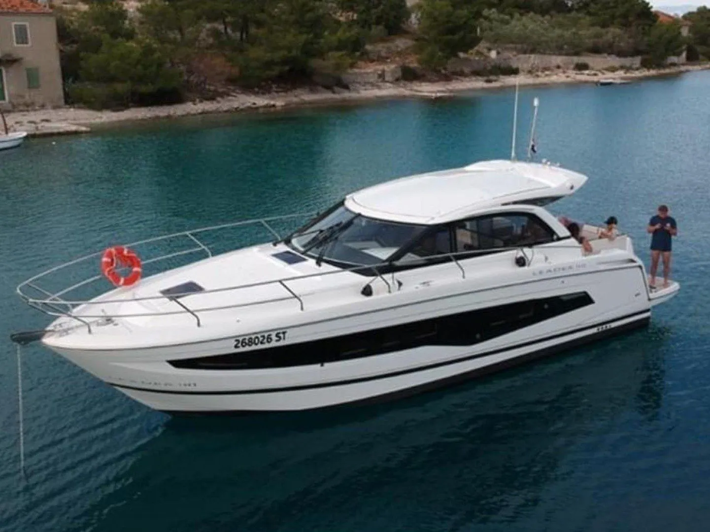 Rent a 12.33m Jeanneau Leader 40 Motor Yacht in Stobreč