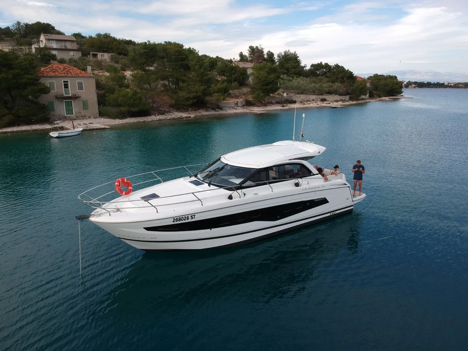 Rent a 12.33m Jeanneau Leader 40 Motor Yacht in Stobreč
