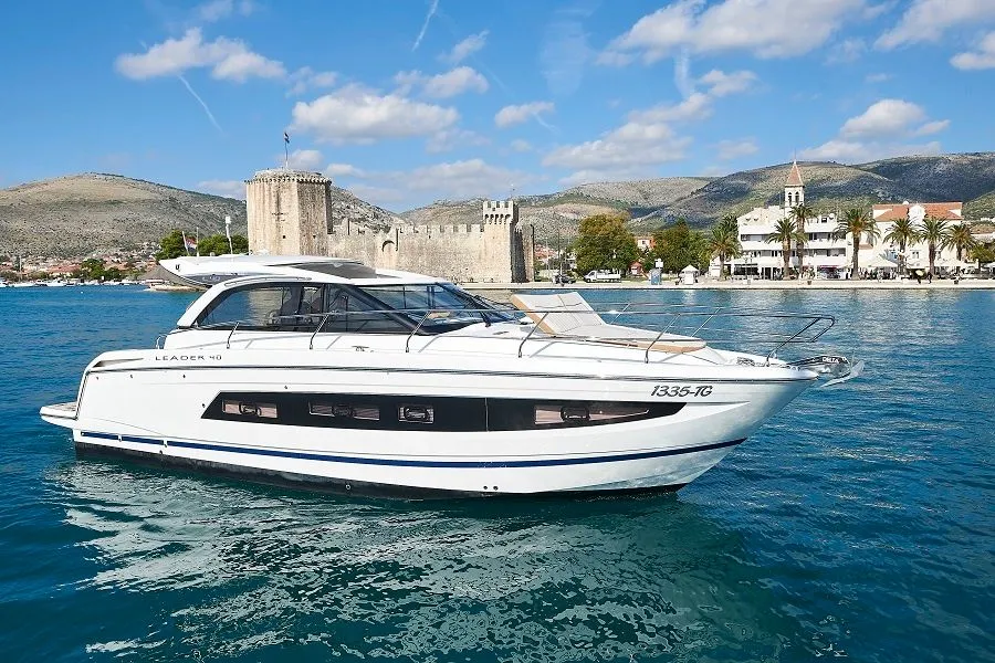 Leader 40 Charter Boat