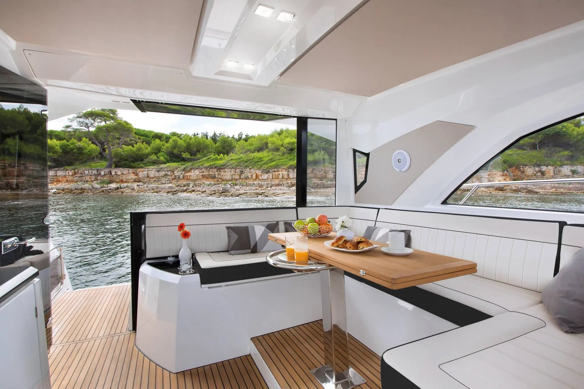 Charter a 14.3m Jeanneau Leader 46 in Bacoli