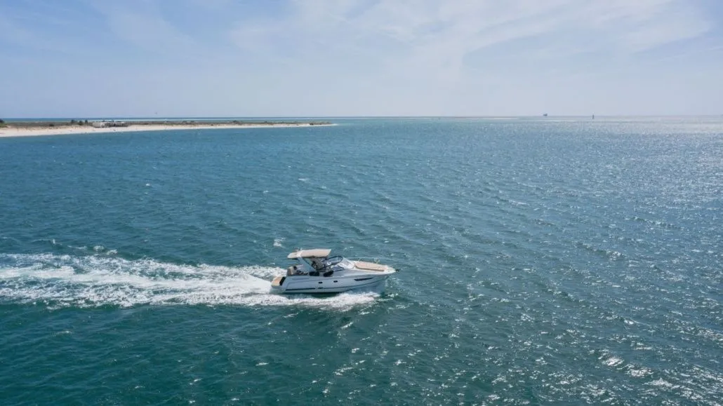 8m Setúbal Jeanneau Leader 8 Motor Boat Hire
