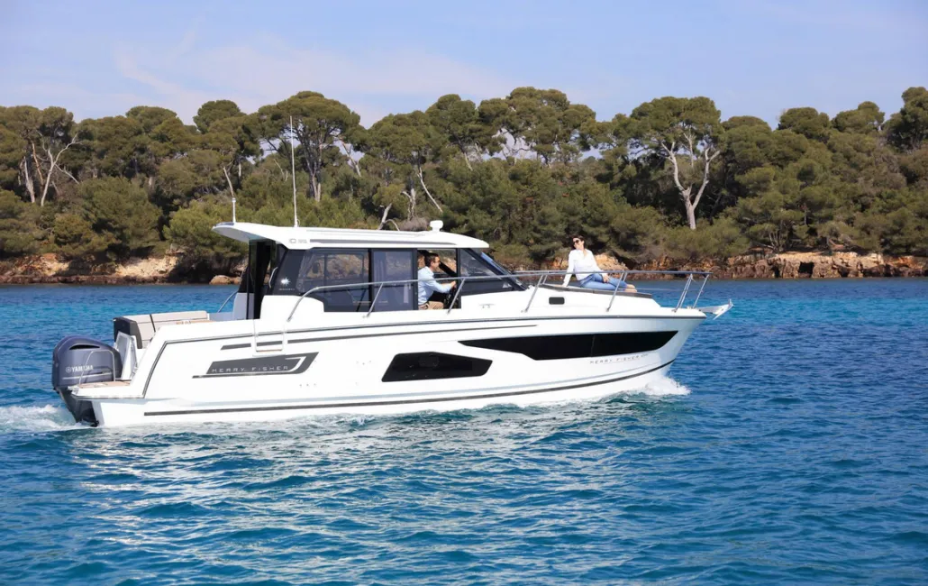 Rent a 10.5m Boat in Cannigione