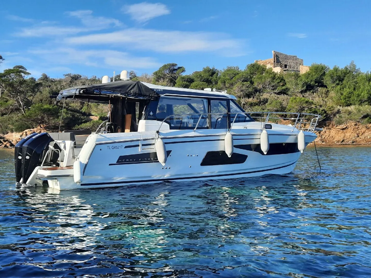 Explore Hyeres on a 10.95m Rental Jeanneau Merry Fisher 1095