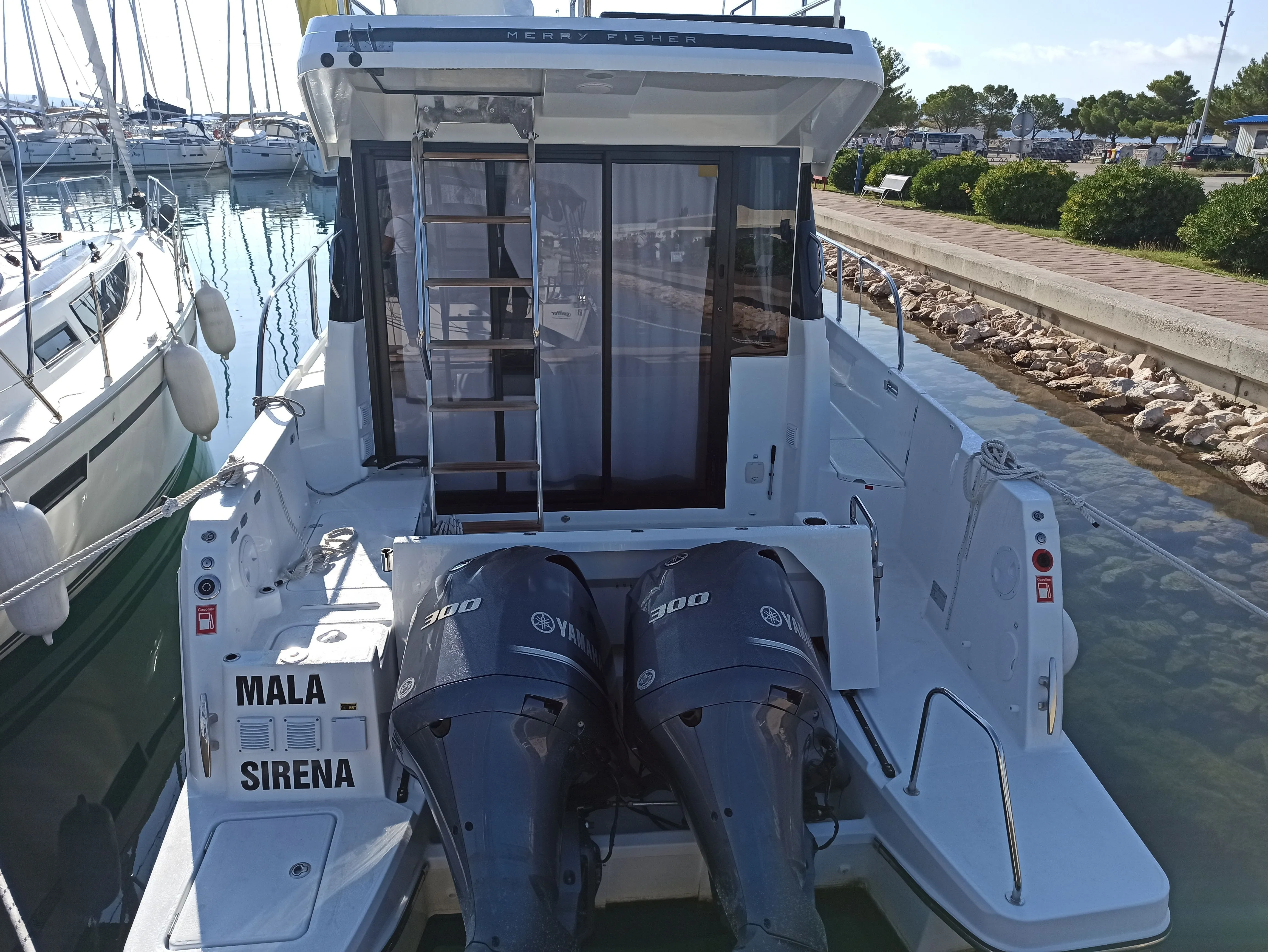 Rent a 10.5m Motor Yacht Jeanneau Merry Fisher 1095 in Sukosan