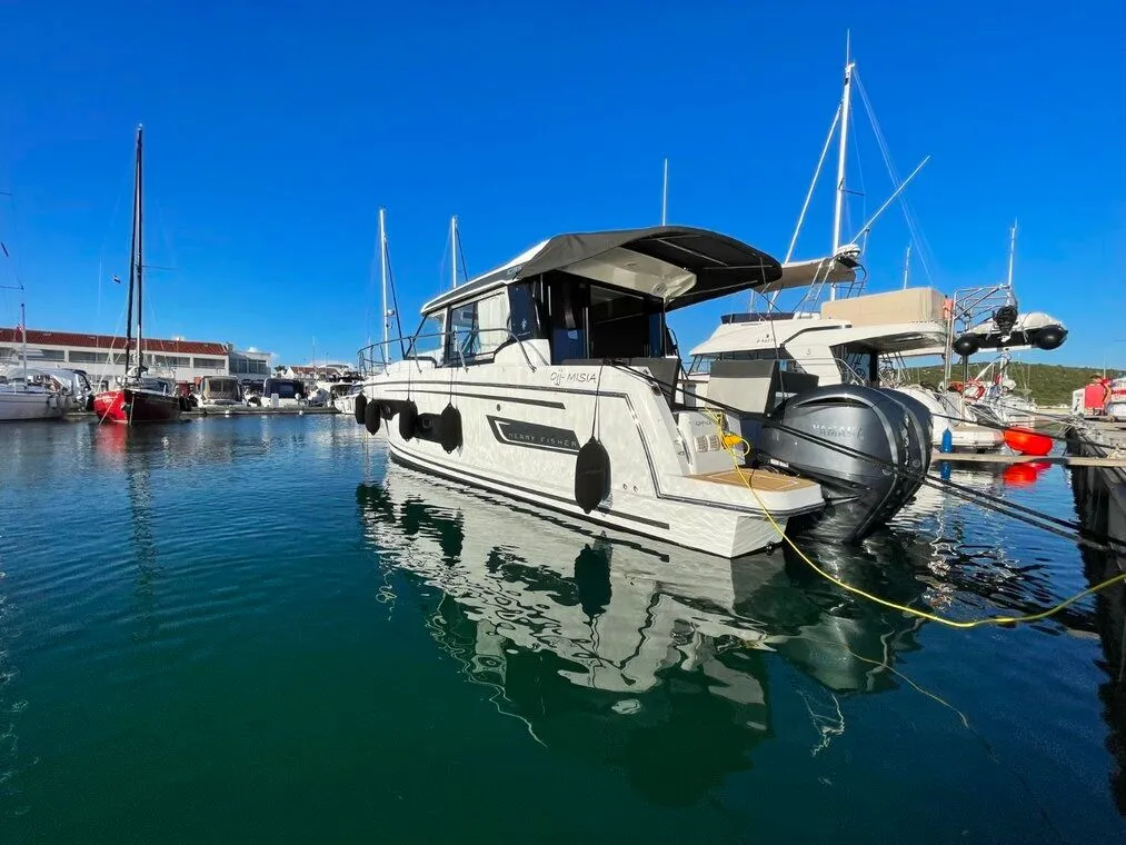 10.5m Pirovac Jeanneau Merry Fisher 1095 Hire