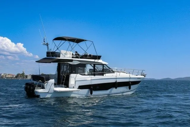 Nika Charter Boat