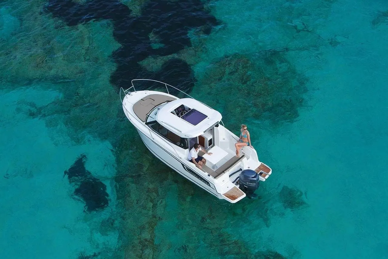 Sukosan Kiralık Jeanneau Merry Fisher 695 7.2m Motorlu Tekne