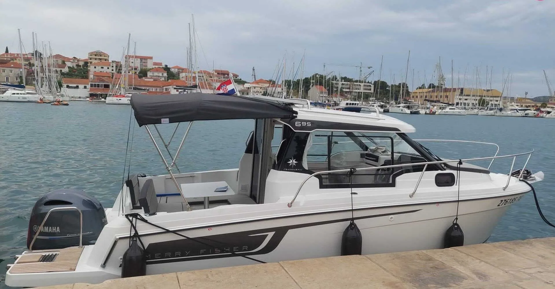 276185 TG Charter Boat