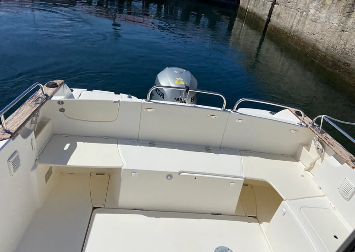 7.15m Saint Malo Motor Boat Jeanneau Merry Fisher 725 Hire