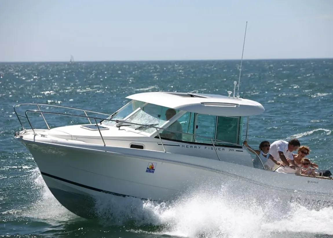 7.15m Saint Malo Motor Boat Jeanneau Merry Fisher 725 Hire